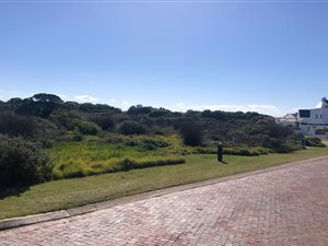 1121 m² Land available in St Francis Links