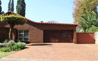 5 Bedroom House in Edelweiss