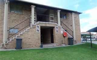 2 Bedroom Apartment in Ravensklip