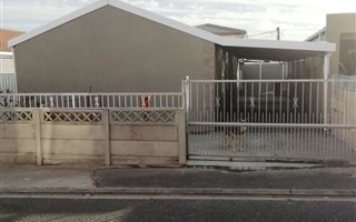 3 Bedroom House in Strandfontein