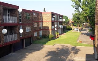 2 Bedroom Townhouse in Vanderbijlpark SW1