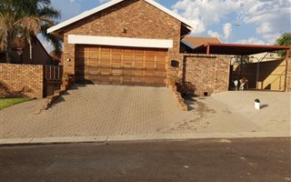 3 Bedroom House in Amberfield