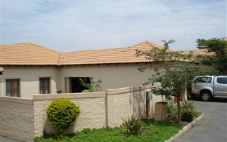 3 Bedroom Cluster in Kyalami Hills