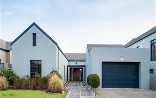 4 Bedroom House in Paryskloof