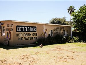 350 m² Commercial space in Uniondale