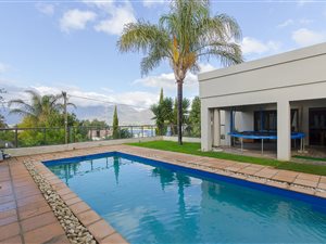 6 Bedroom House in Paarl Central West