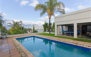 6 Bedroom House in Paarl Central West