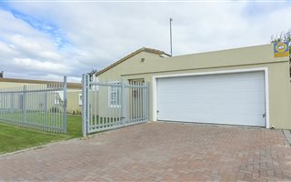 4 Bedroom House in Zonnendal