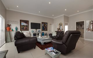 4 Bedroom House in Westbrook