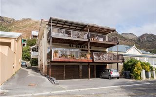 2 Bedroom Apartment in Gordons Bay Central
