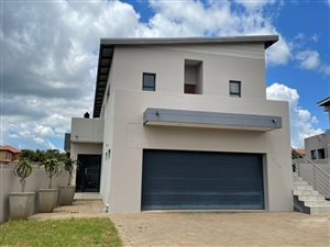 4 Bed House in Silver Lakes