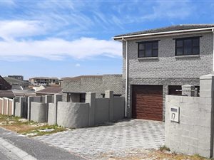 7 Bed House in Pelican Heights