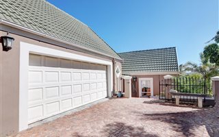 4 Bedroom House in Sonstraal Heights