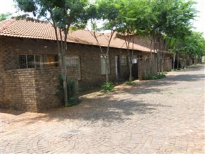 2 Bed Apartment in Doornpoort and surrounds