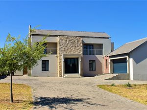 5 Bed House in Copperleaf