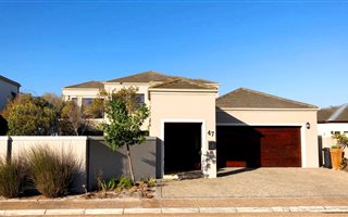 4 Bedroom House in Big Bay