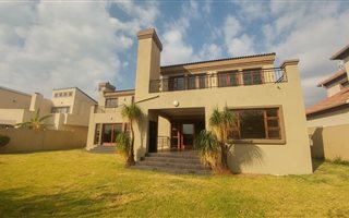 4 Bedroom House in Wilgeheuwel