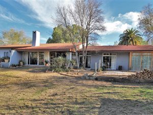 12 Bed House in Oudtshoorn