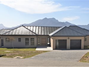 5 Bed House in Kraaibosch