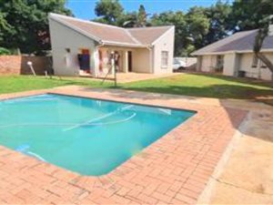 4 Bed House in Flora Park