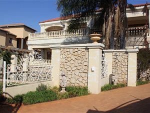 5 Bed House in Edelweiss