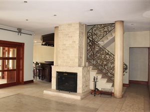 5 Bed House in Edelweiss