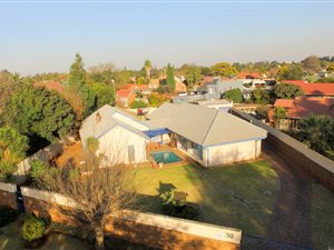 6 Bed House in Edelweiss