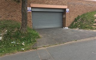 350 m² Commercial space in Umhlatuzana