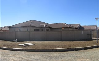 3 Bedroom House in Meiringspark