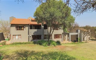 4 Bedroom House in Magalies Golf Estate