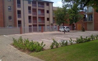 2 Bedroom Apartment in Parktown Estate