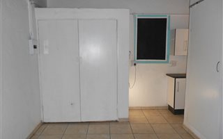 Bachelor apartment in Colbyn