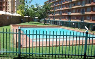 2 Bedroom Apartment in Die Hoewes