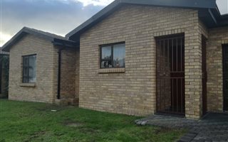 3 Bedroom House in Fairview Golf Estate