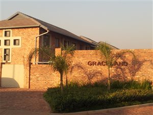 2 Bed Flat in Rietfontein