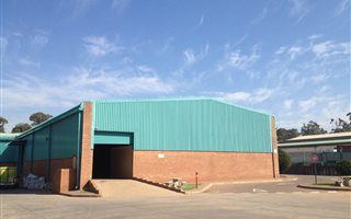 1057 m² Industrial space in Wychwood