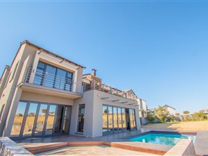 5 Bed House in Copperleaf