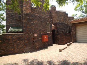 2 Bed Townhouse in Rietfontein