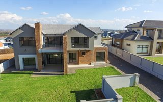3 Bedroom House in Die Hoewes