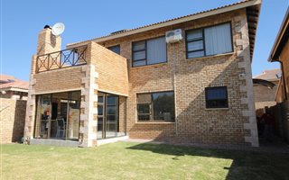 3 Bedroom Townhouse in Honeydew Manor