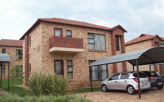 2 Bedroom Apartment in Fourways Gardens