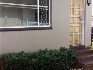 1 Bedroom Garden Cottage in Clarendon