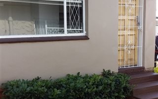 1 Bedroom Garden Cottage in Clarendon