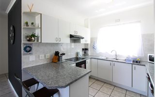 2 Bedroom Apartment in Van Riebeeckstrand