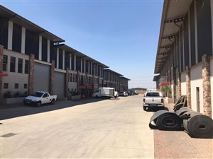 350 m² Industrial space in Cleveland