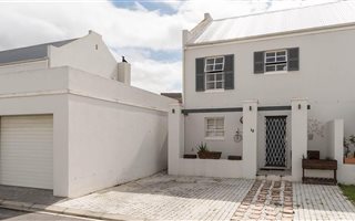 2 Bedroom House in Nuutgevonden