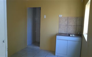 Bachelor apartment in Hilton