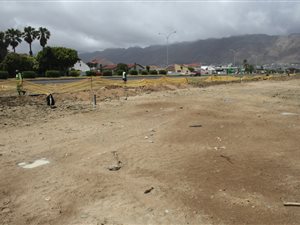 496 m² Land available in Gustrouw