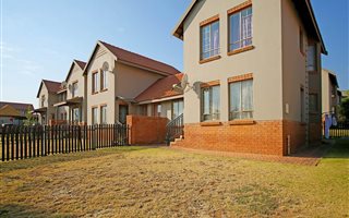 3 Bedroom Townhouse in Kosmosdal