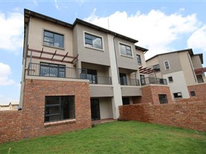 3 Bed Apartment in Wilgeheuwel
